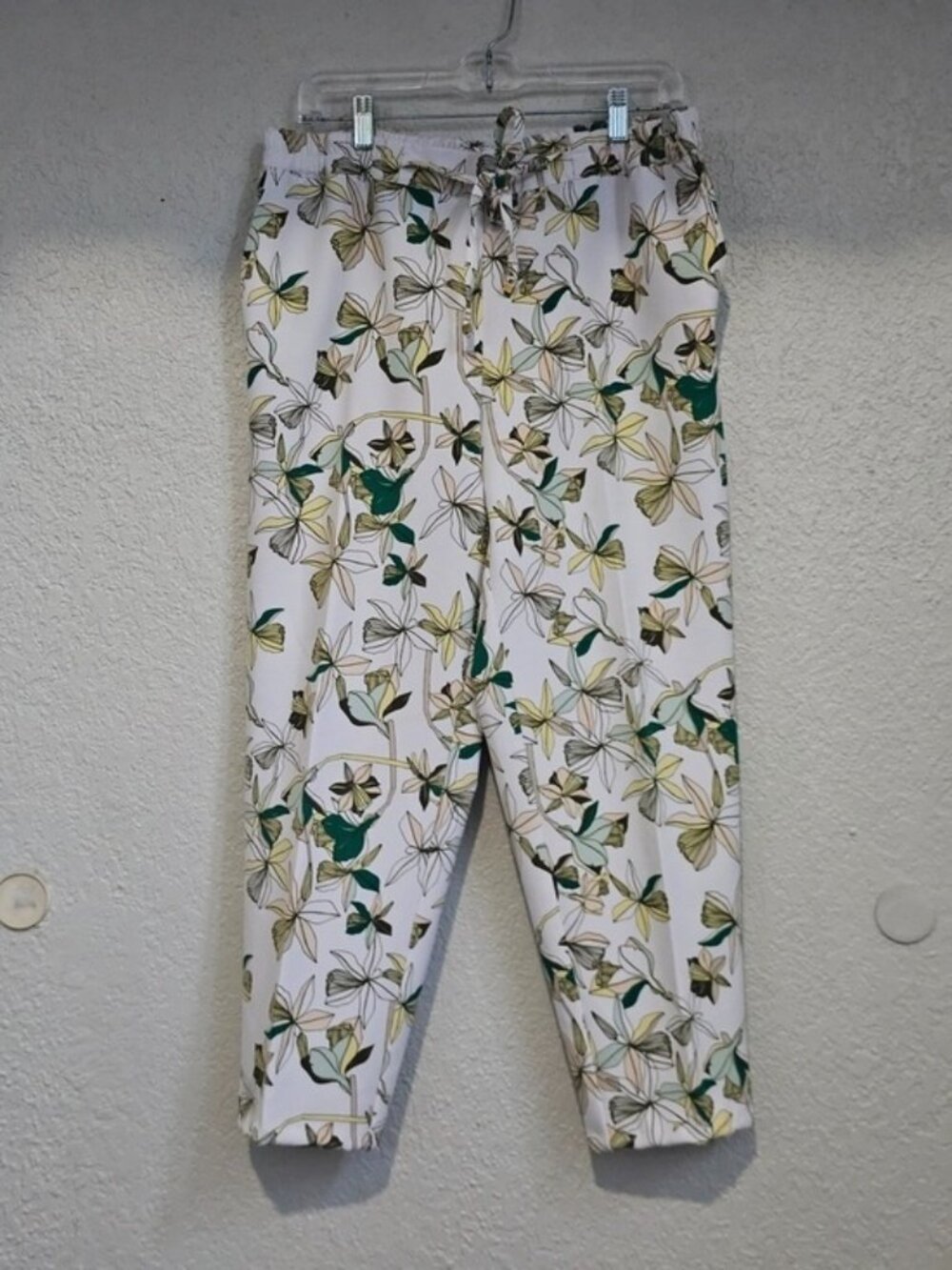 Liz Claiborne White Floral Ankle Pants